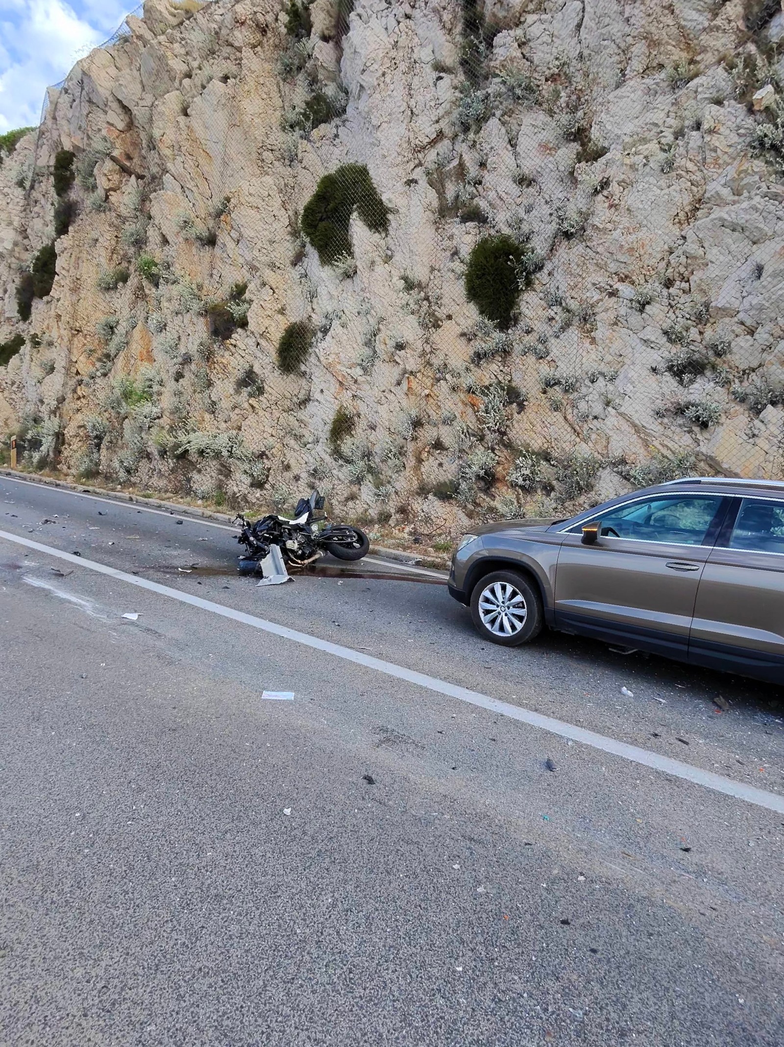 Teška prometna nesreća kod Orsule: Ozlijeđen motociklist, promet zaustavljen